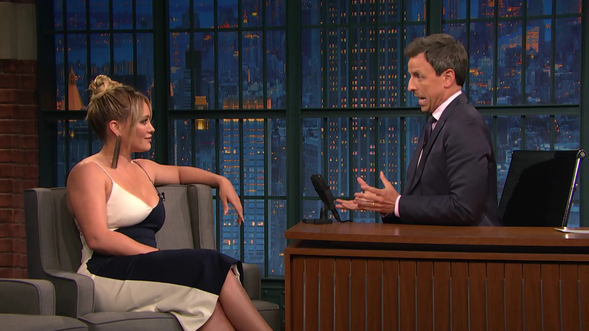 DailyDuff-dot-NL_2017LateNightWithSethMeyers0102.jpg