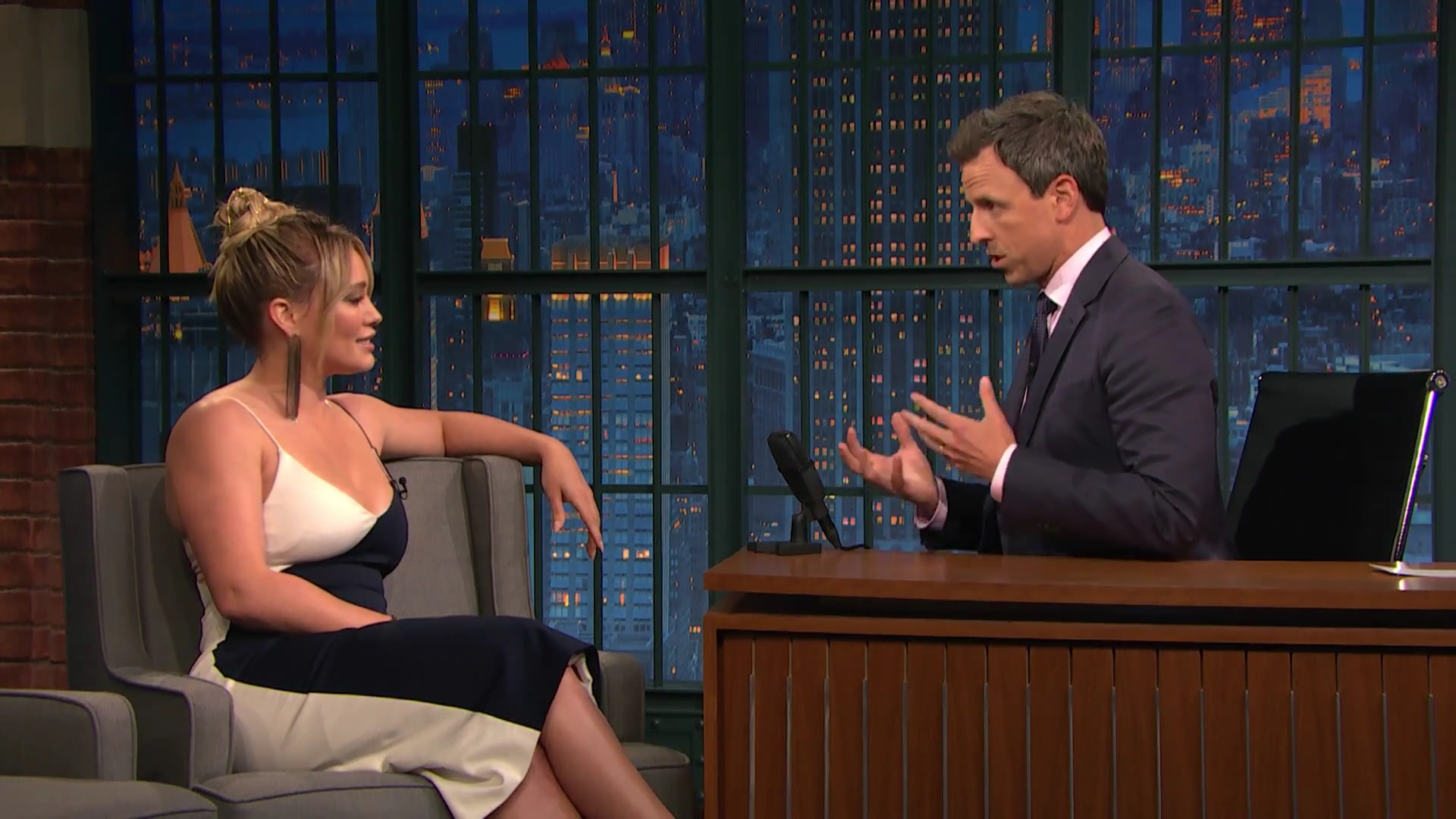 DailyDuff-dot-NL_2017LateNightWithSethMeyers0104.jpg