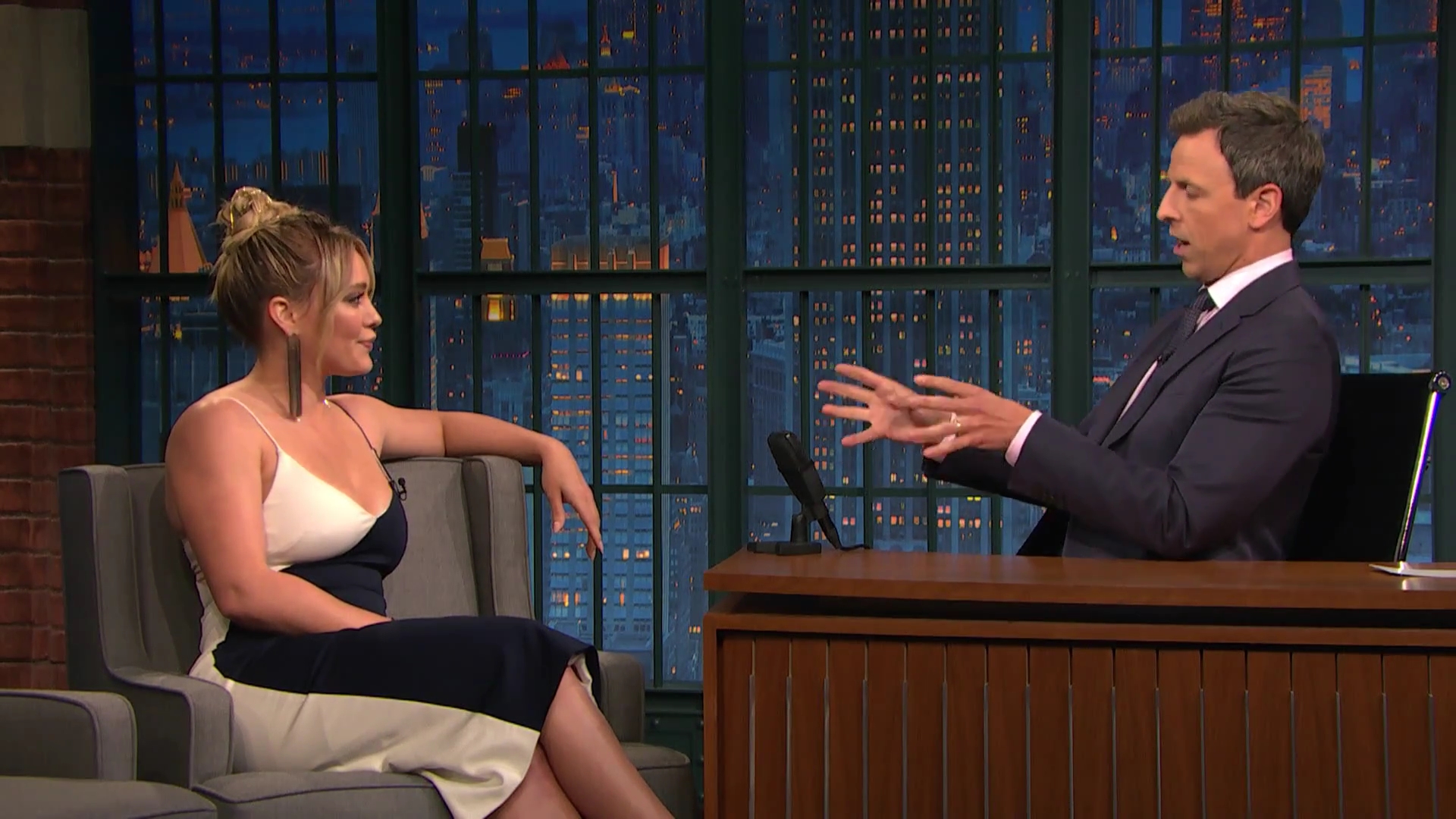 DailyDuff-dot-NL_2017LateNightWithSethMeyers0110.jpg