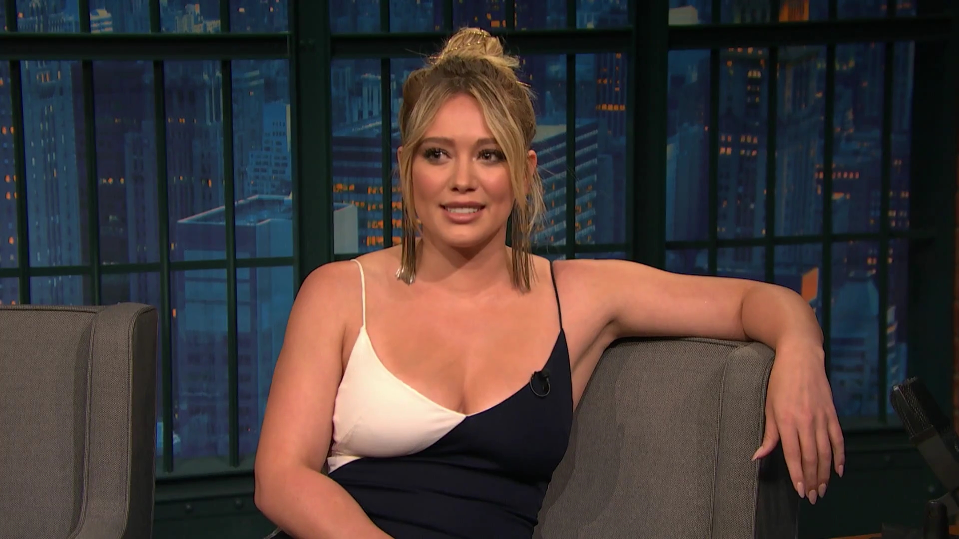 DailyDuff-dot-NL_2017LateNightWithSethMeyers0113.jpg