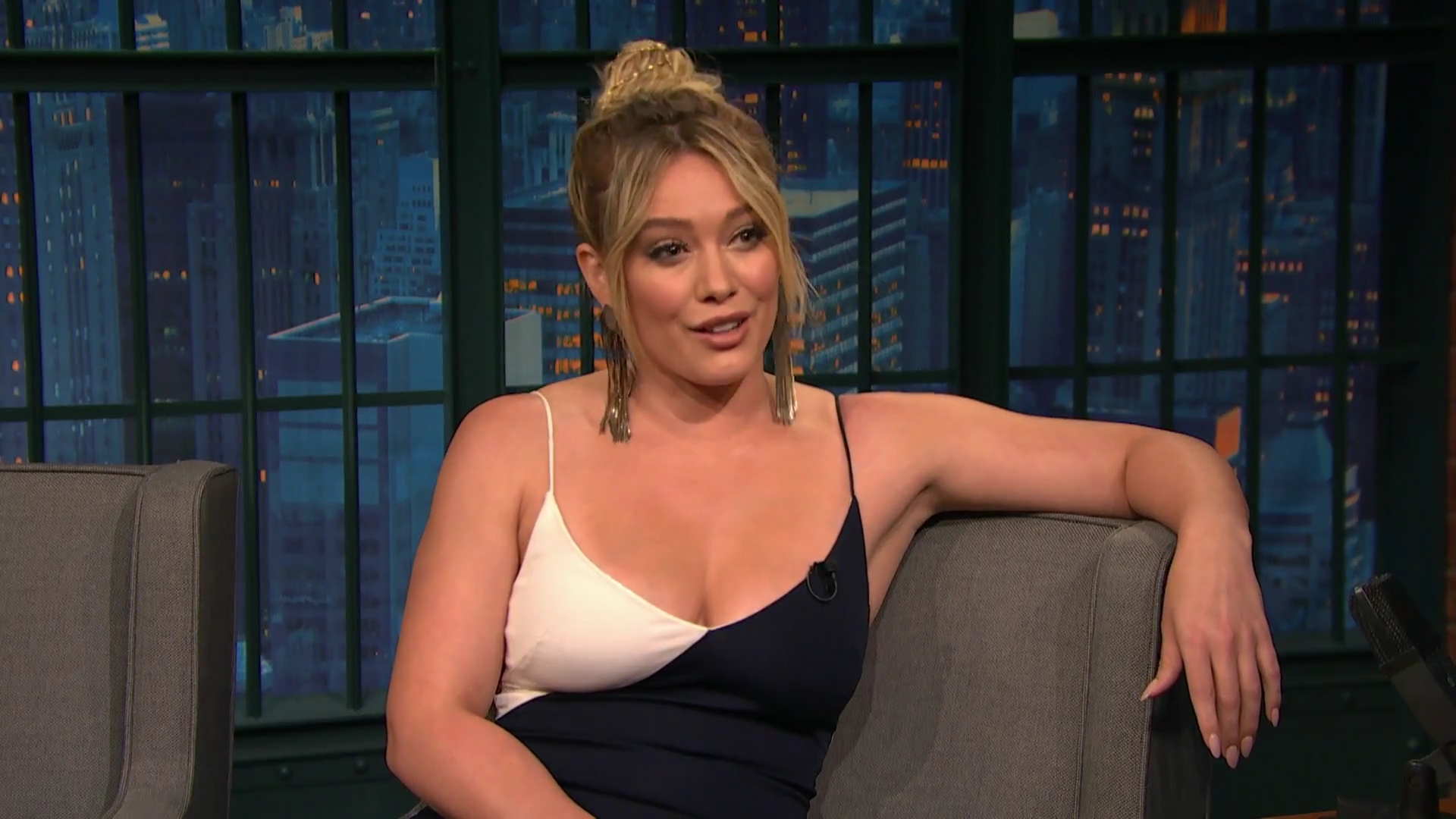 DailyDuff-dot-NL_2017LateNightWithSethMeyers0115.jpg