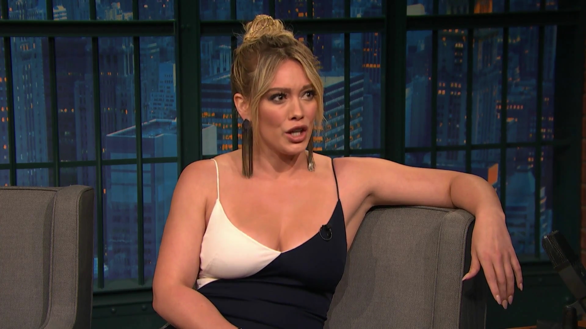 DailyDuff-dot-NL_2017LateNightWithSethMeyers0120.jpg
