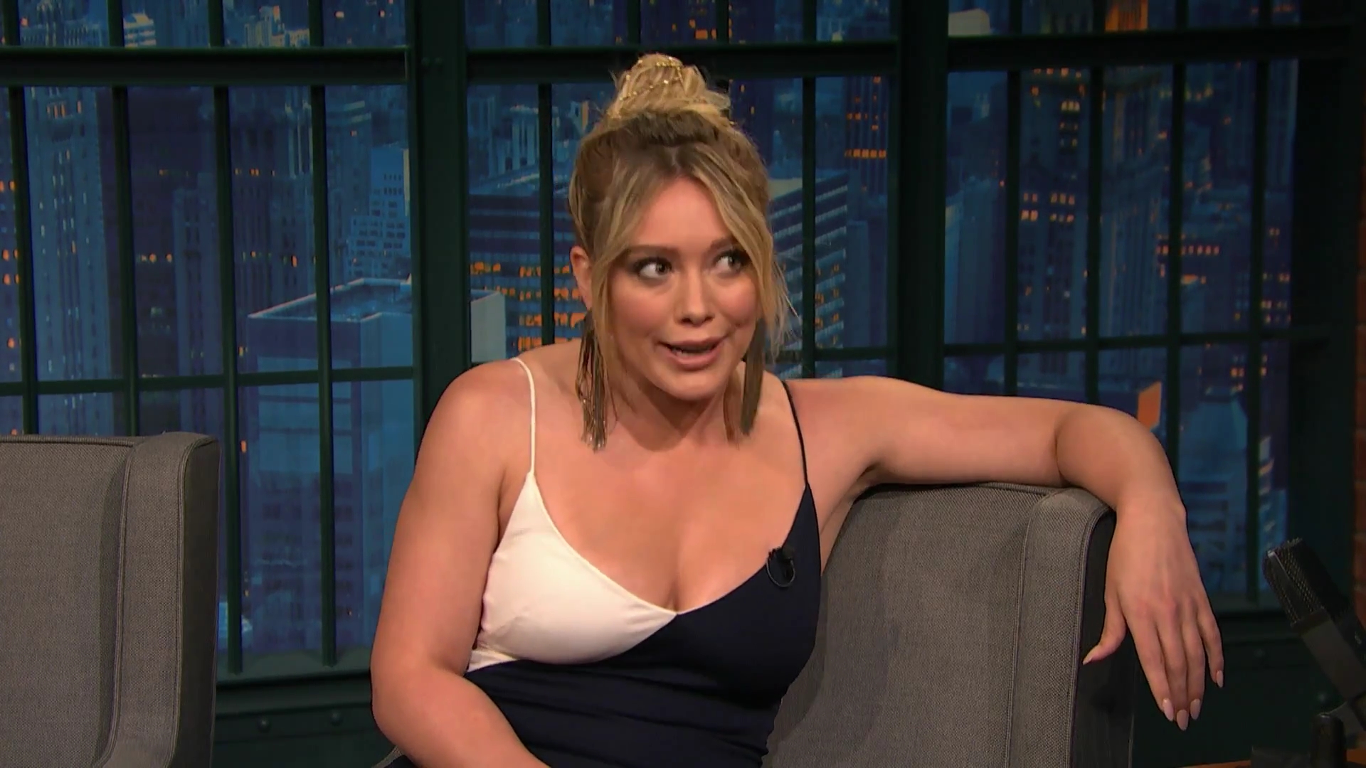 DailyDuff-dot-NL_2017LateNightWithSethMeyers0121.jpg