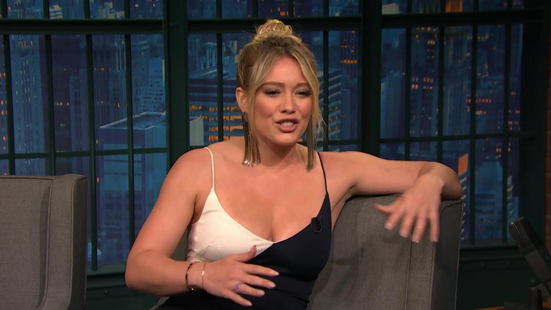 DailyDuff-dot-NL_2017LateNightWithSethMeyers0123.jpg