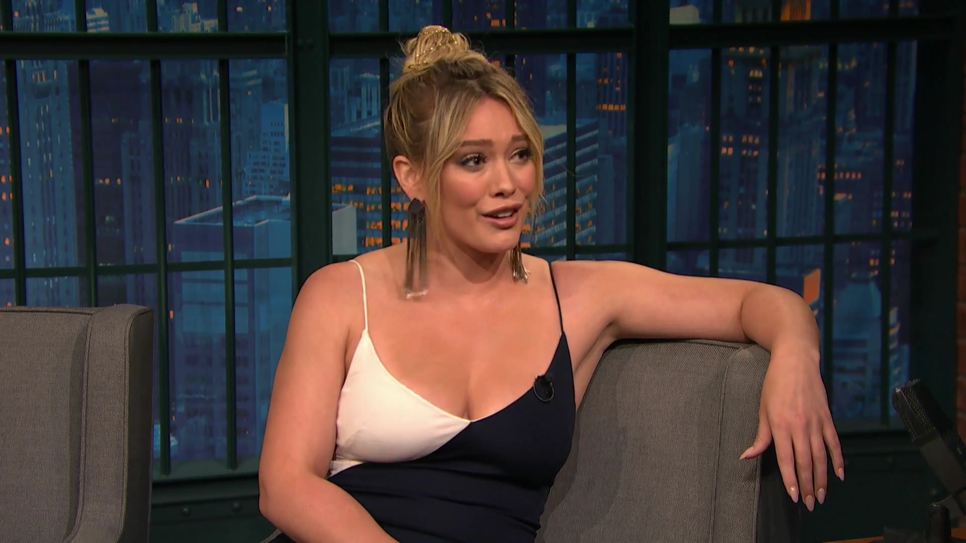 DailyDuff-dot-NL_2017LateNightWithSethMeyers0127.jpg