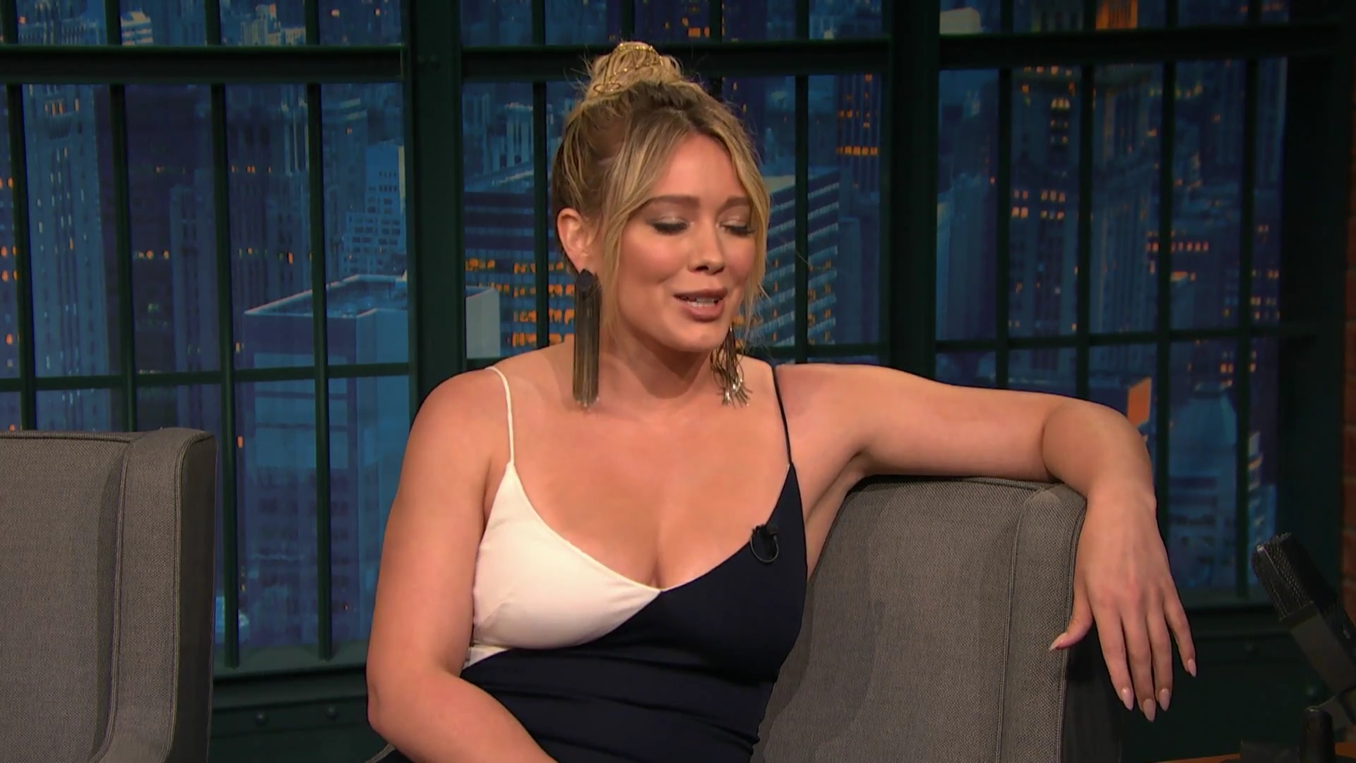 DailyDuff-dot-NL_2017LateNightWithSethMeyers0130.jpg