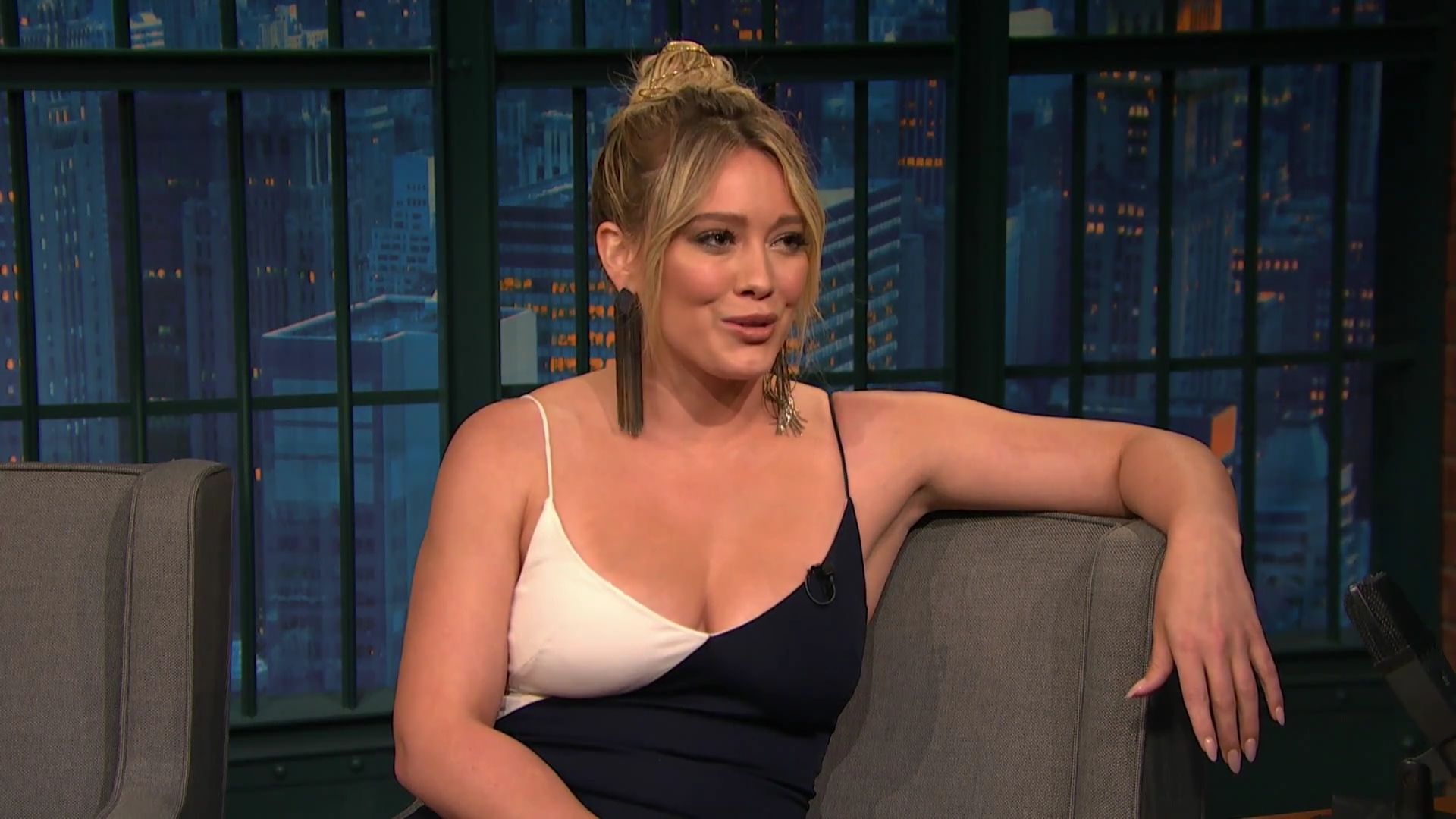 DailyDuff-dot-NL_2017LateNightWithSethMeyers0131.jpg
