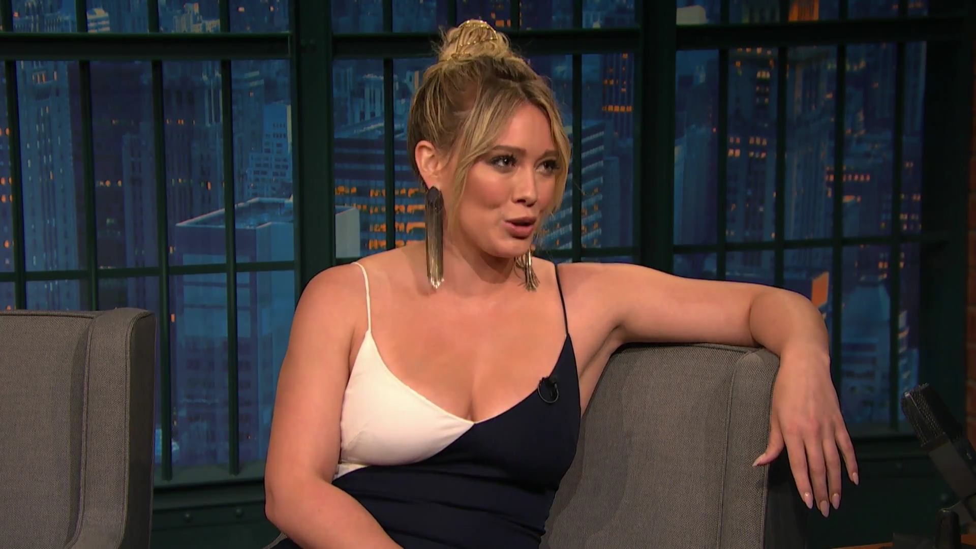 DailyDuff-dot-NL_2017LateNightWithSethMeyers0132.jpg
