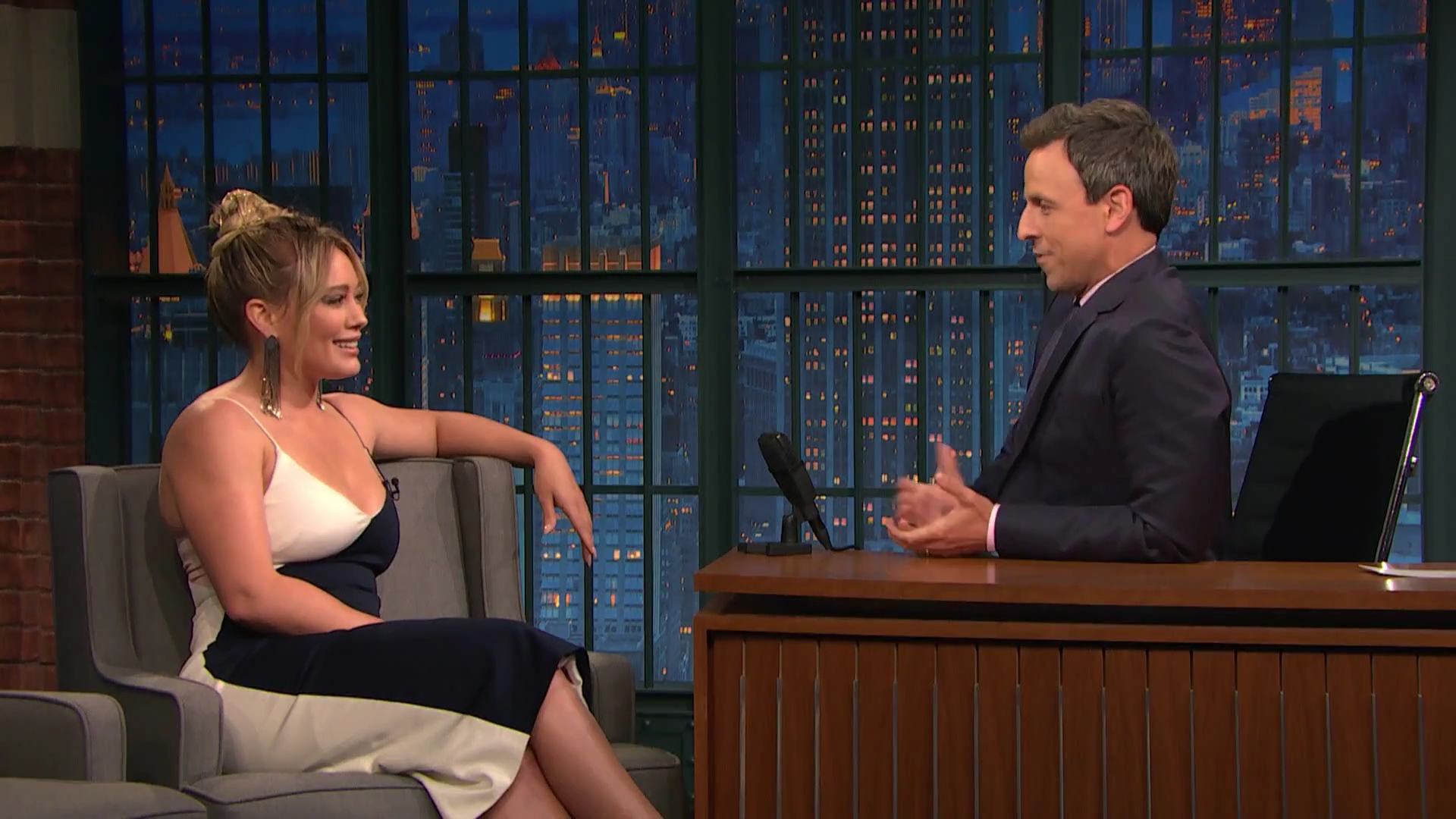 DailyDuff-dot-NL_2017LateNightWithSethMeyers0137.jpg