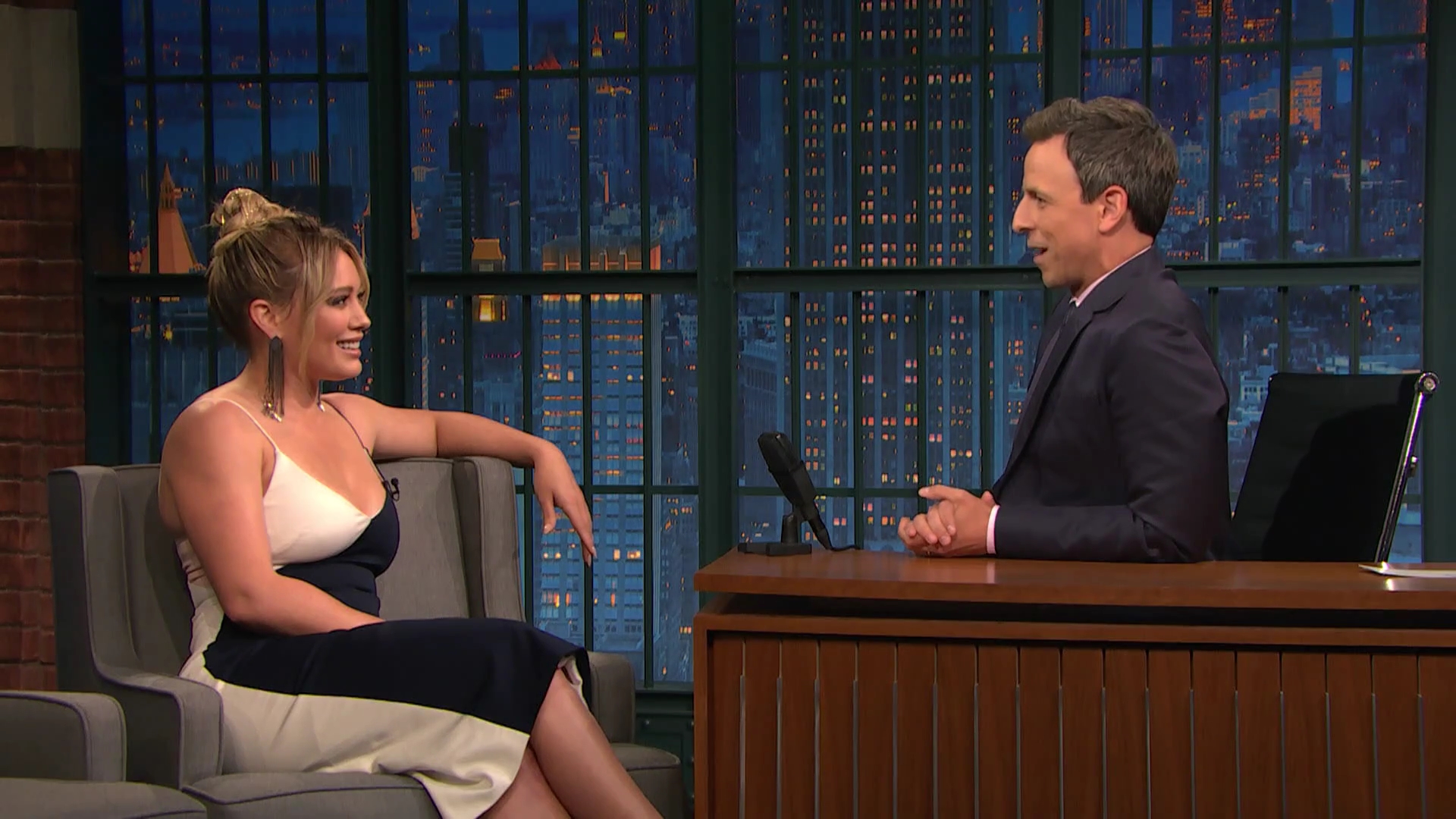 DailyDuff-dot-NL_2017LateNightWithSethMeyers0139.jpg