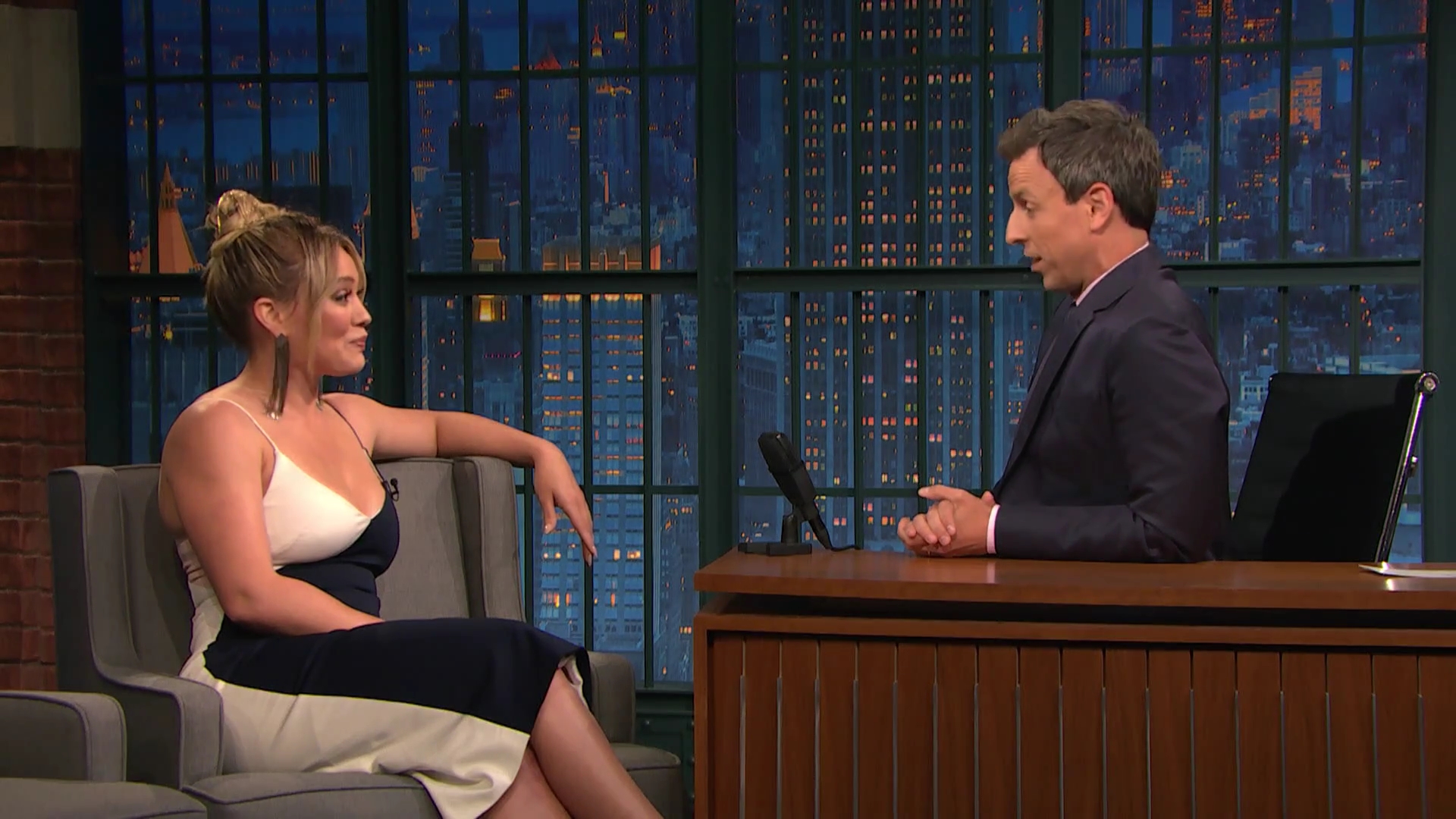 DailyDuff-dot-NL_2017LateNightWithSethMeyers0140.jpg