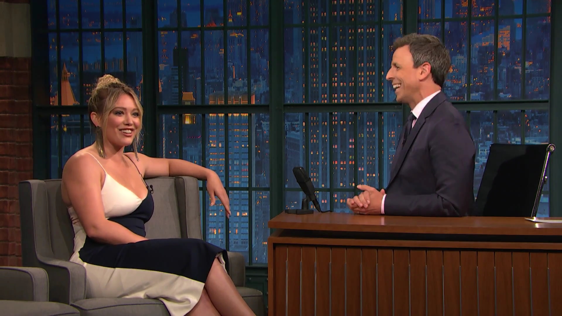 DailyDuff-dot-NL_2017LateNightWithSethMeyers0142.jpg