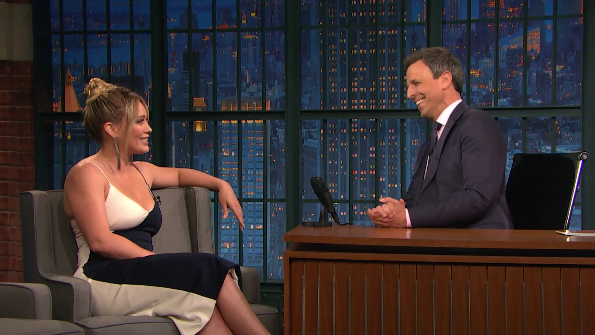 DailyDuff-dot-NL_2017LateNightWithSethMeyers0143.jpg