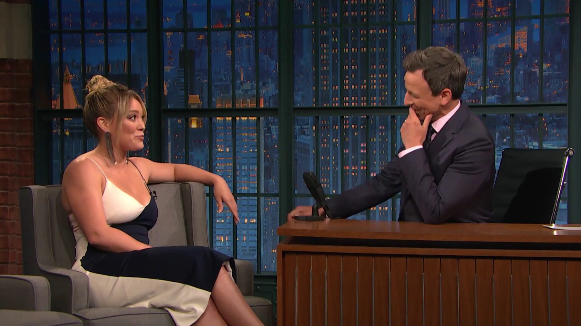 DailyDuff-dot-NL_2017LateNightWithSethMeyers0144.jpg
