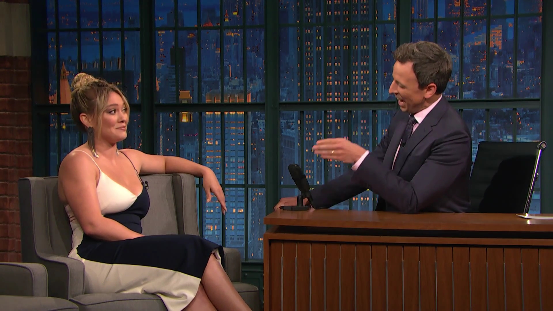 DailyDuff-dot-NL_2017LateNightWithSethMeyers0145.jpg