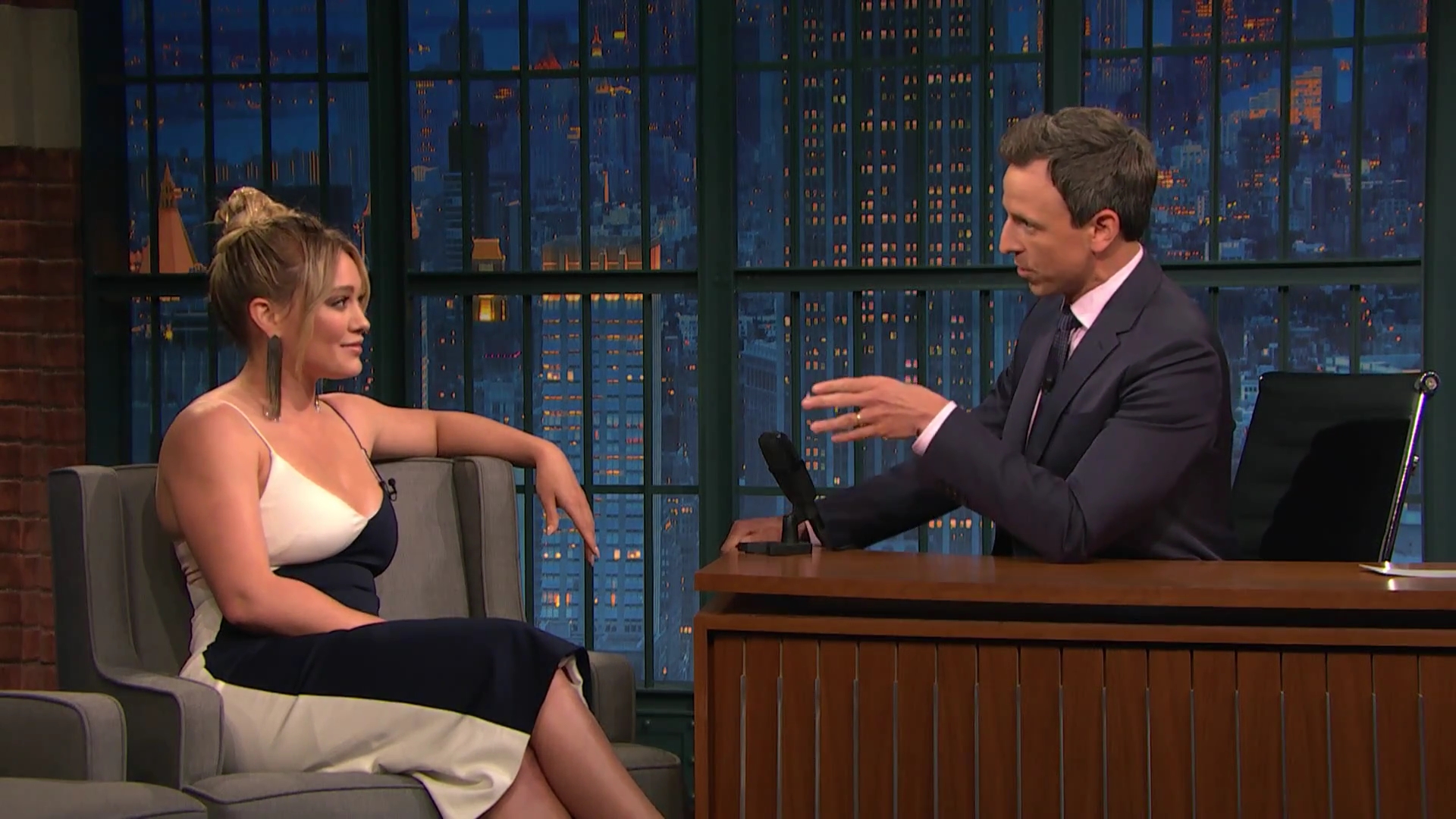 DailyDuff-dot-NL_2017LateNightWithSethMeyers0146.jpg