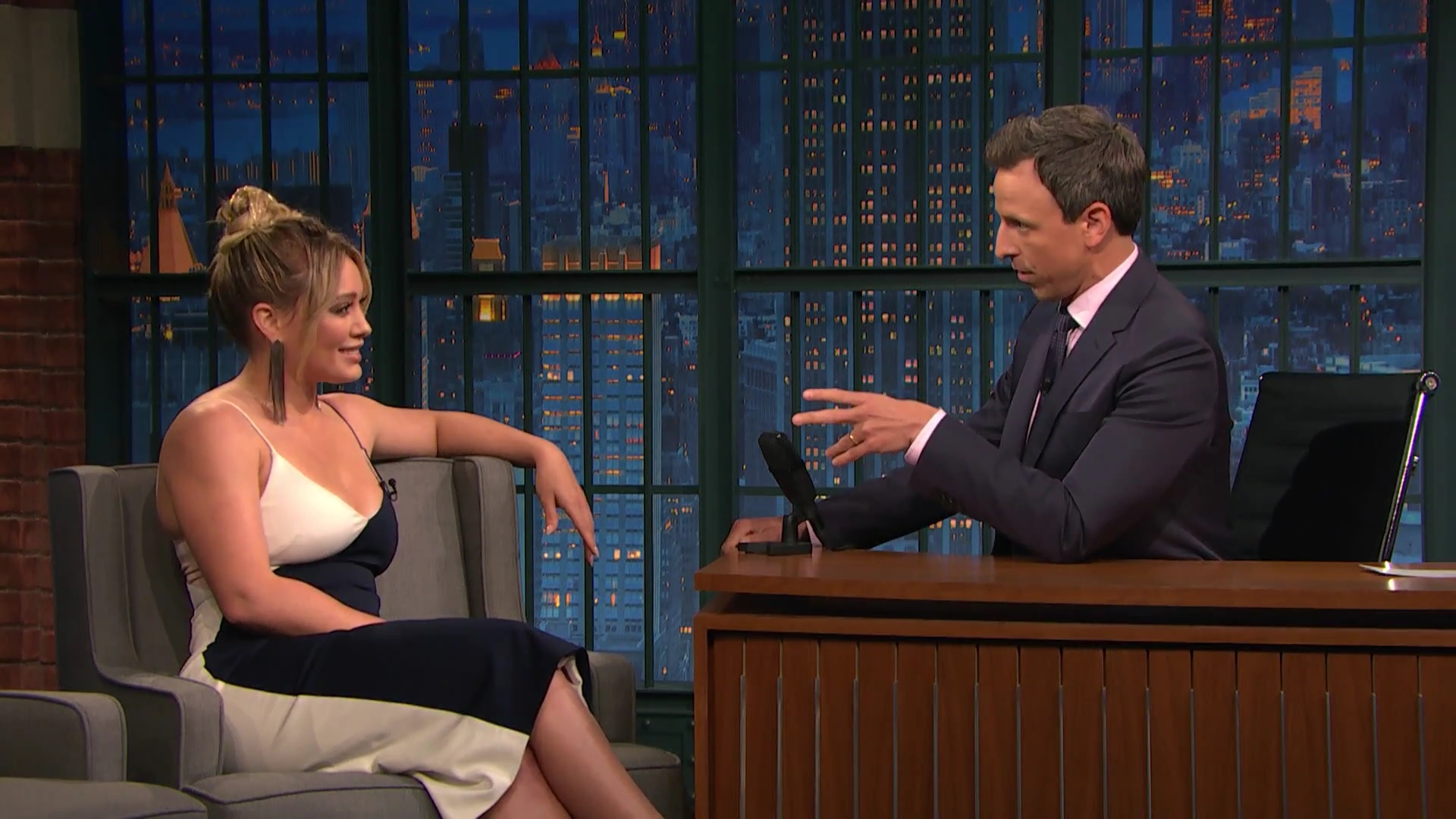 DailyDuff-dot-NL_2017LateNightWithSethMeyers0147.jpg