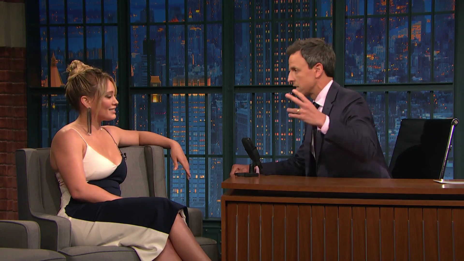DailyDuff-dot-NL_2017LateNightWithSethMeyers0148.jpg