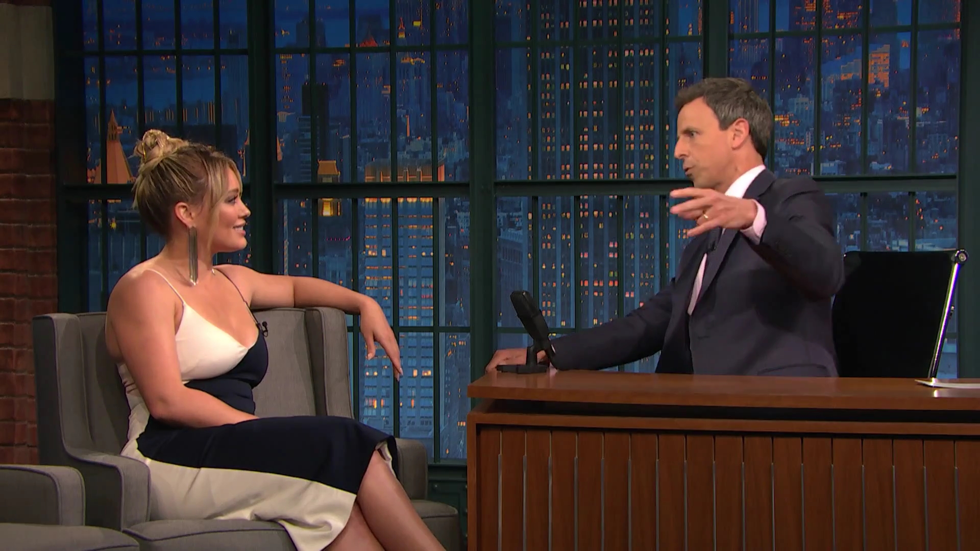 DailyDuff-dot-NL_2017LateNightWithSethMeyers0149.jpg