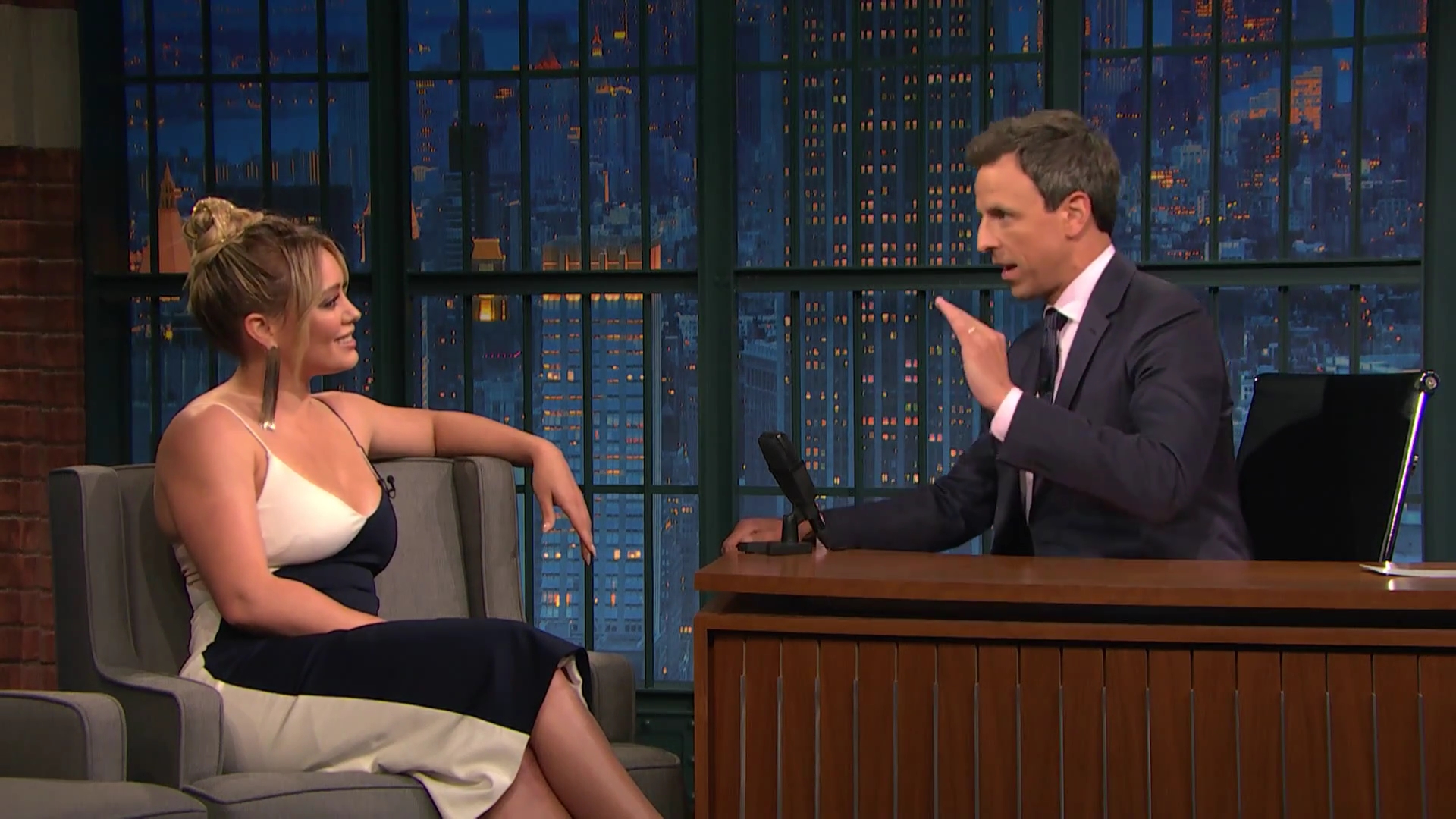 DailyDuff-dot-NL_2017LateNightWithSethMeyers0151.jpg