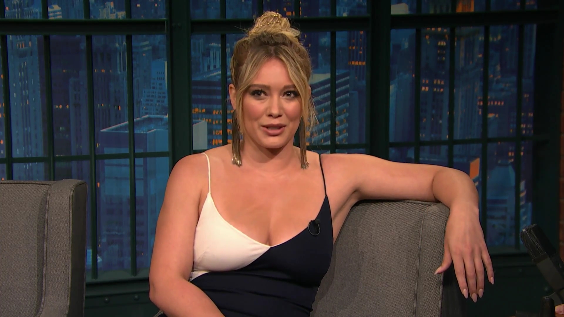 DailyDuff-dot-NL_2017LateNightWithSethMeyers0162.jpg