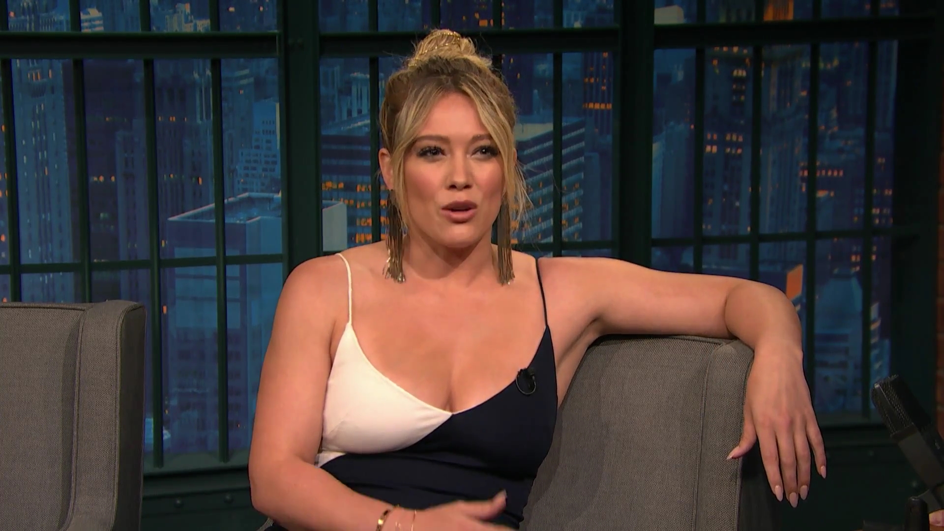 DailyDuff-dot-NL_2017LateNightWithSethMeyers0163.jpg