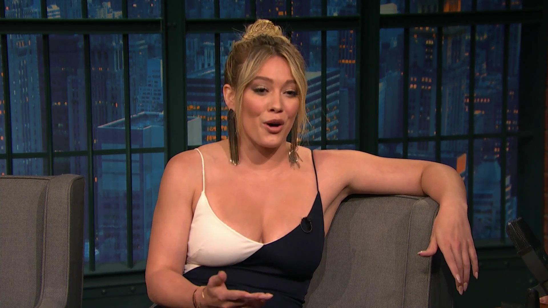 DailyDuff-dot-NL_2017LateNightWithSethMeyers0168.jpg