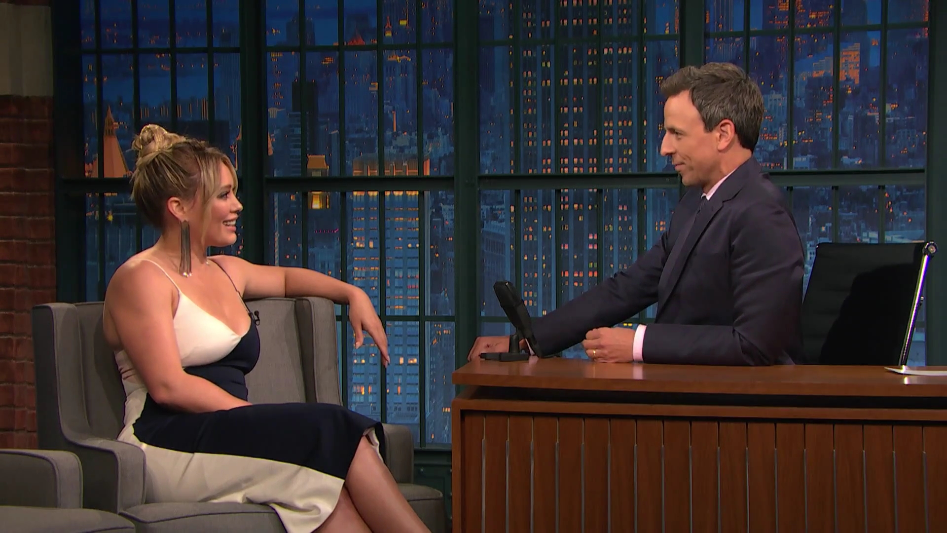 DailyDuff-dot-NL_2017LateNightWithSethMeyers0181.jpg