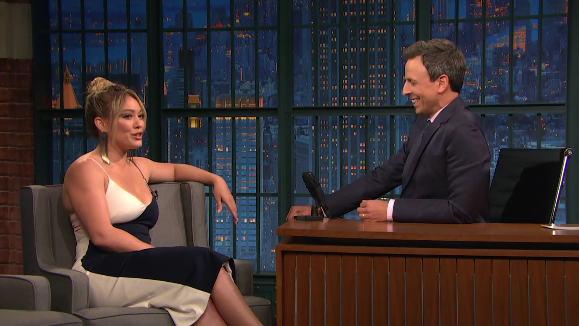 DailyDuff-dot-NL_2017LateNightWithSethMeyers0182.jpg