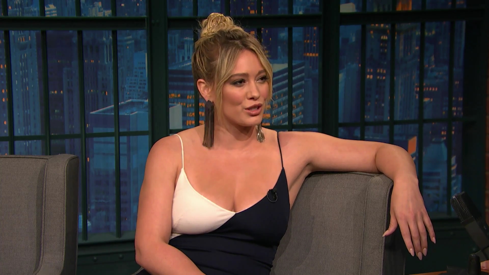 DailyDuff-dot-NL_2017LateNightWithSethMeyers0186.jpg