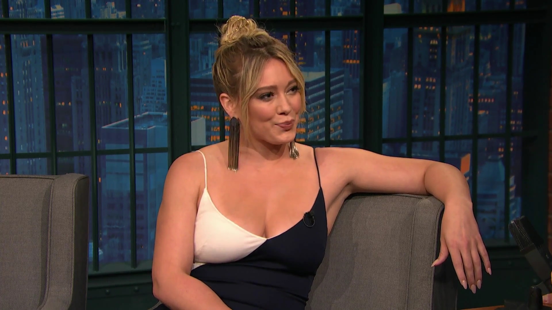DailyDuff-dot-NL_2017LateNightWithSethMeyers0188.jpg