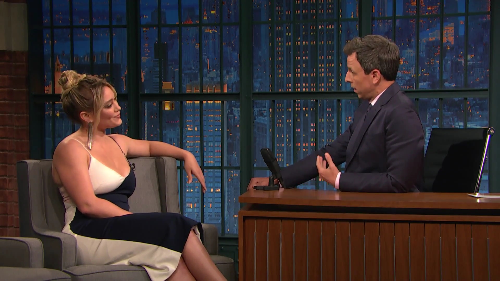 DailyDuff-dot-NL_2017LateNightWithSethMeyers0190.jpg