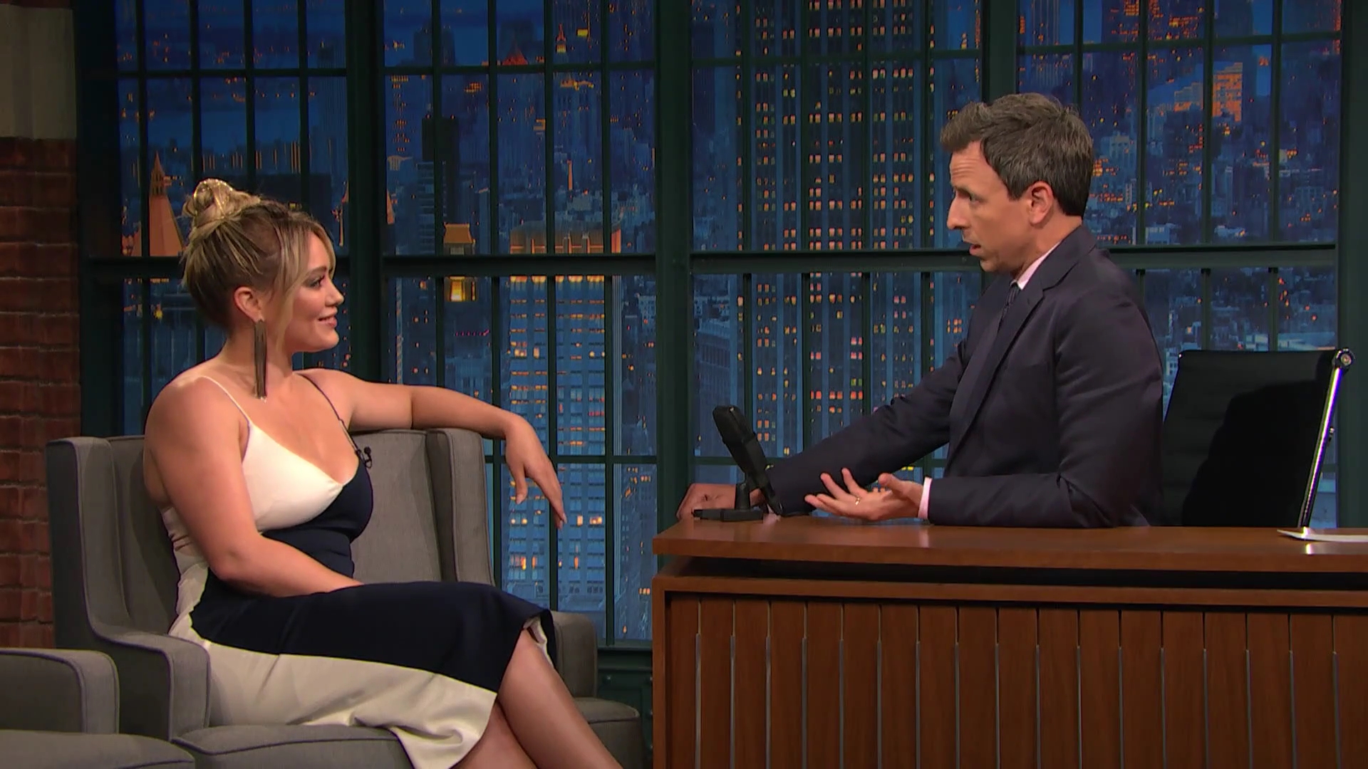 DailyDuff-dot-NL_2017LateNightWithSethMeyers0191.jpg