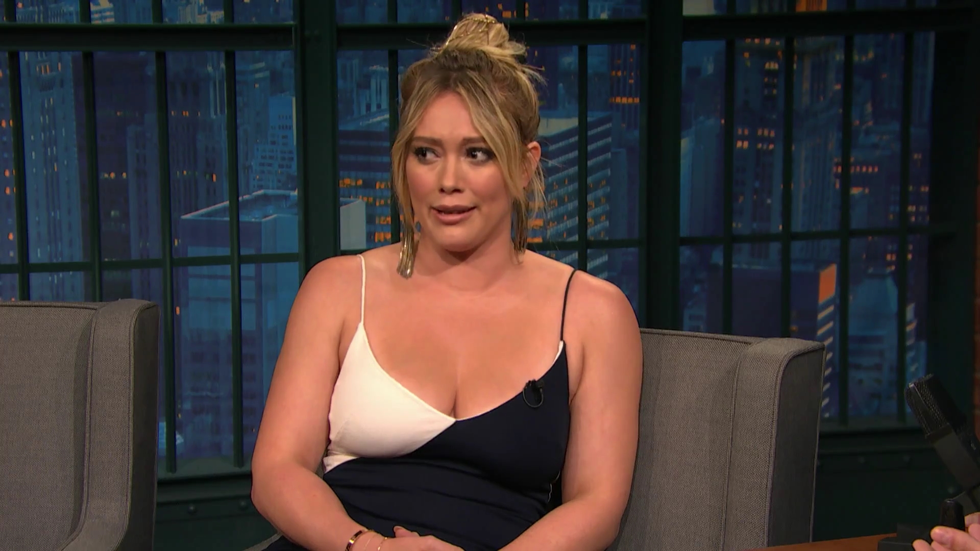 DailyDuff-dot-NL_2017LateNightWithSethMeyers0201.jpg