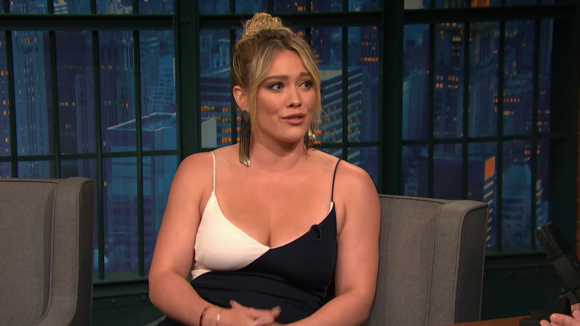 DailyDuff-dot-NL_2017LateNightWithSethMeyers0202.jpg