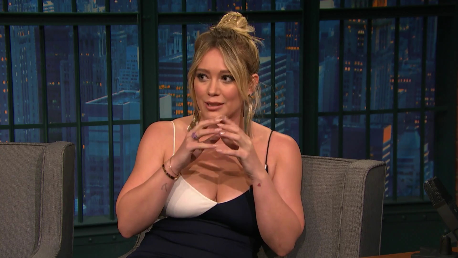 DailyDuff-dot-NL_2017LateNightWithSethMeyers0211.jpg