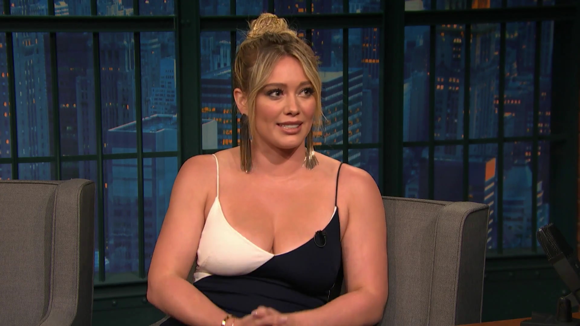 DailyDuff-dot-NL_2017LateNightWithSethMeyers0212.jpg
