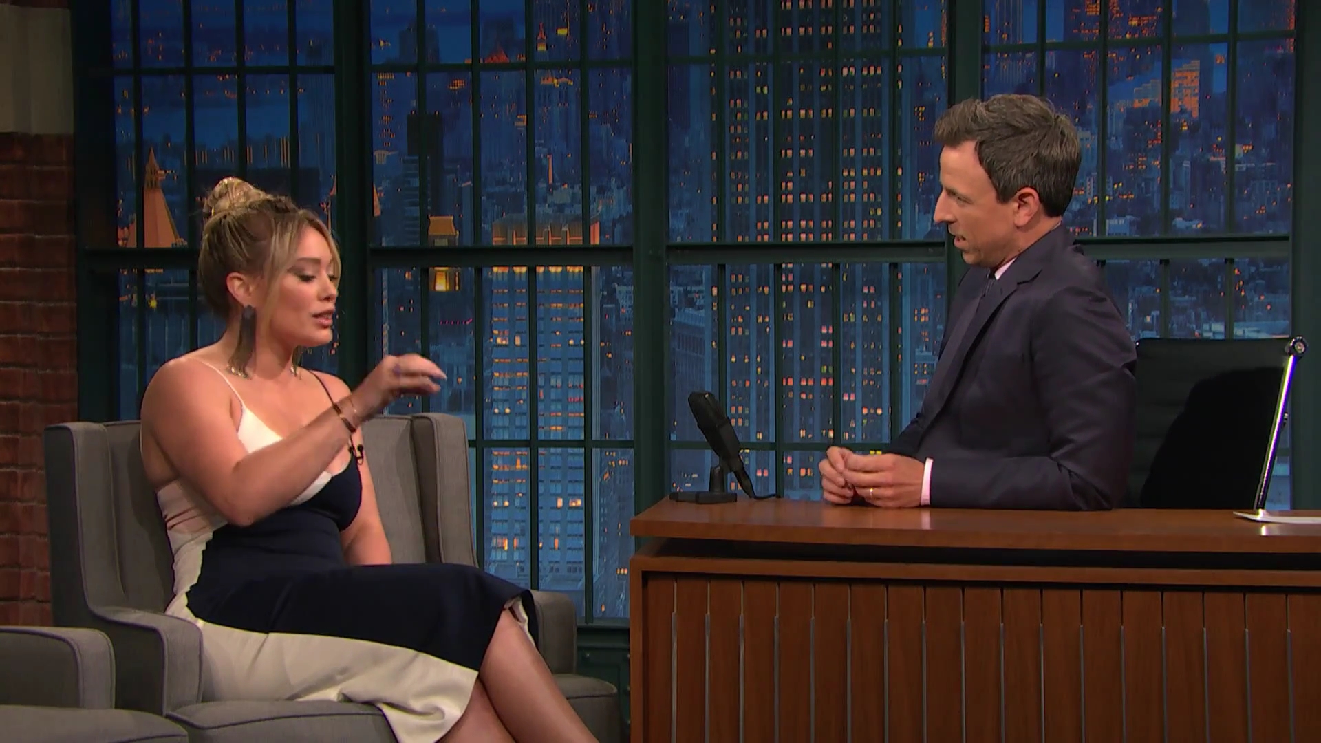 DailyDuff-dot-NL_2017LateNightWithSethMeyers0215.jpg