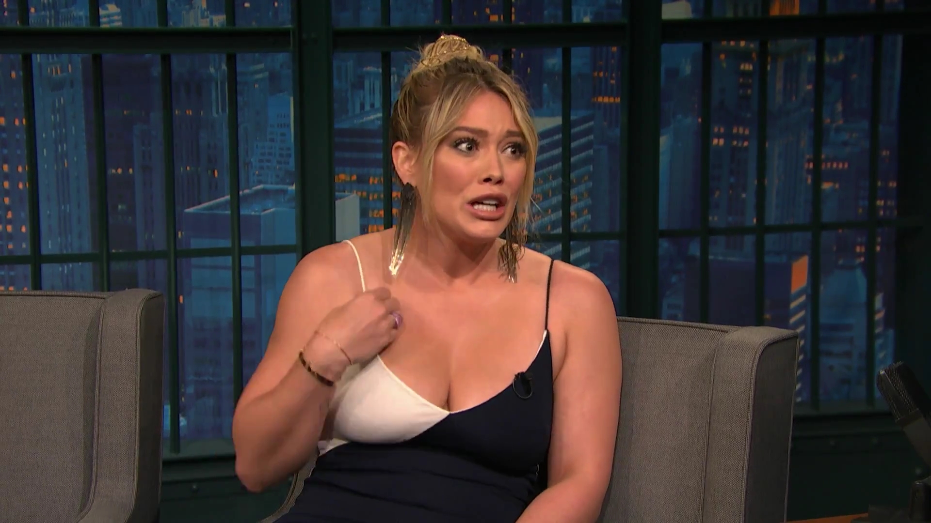 DailyDuff-dot-NL_2017LateNightWithSethMeyers0220.jpg