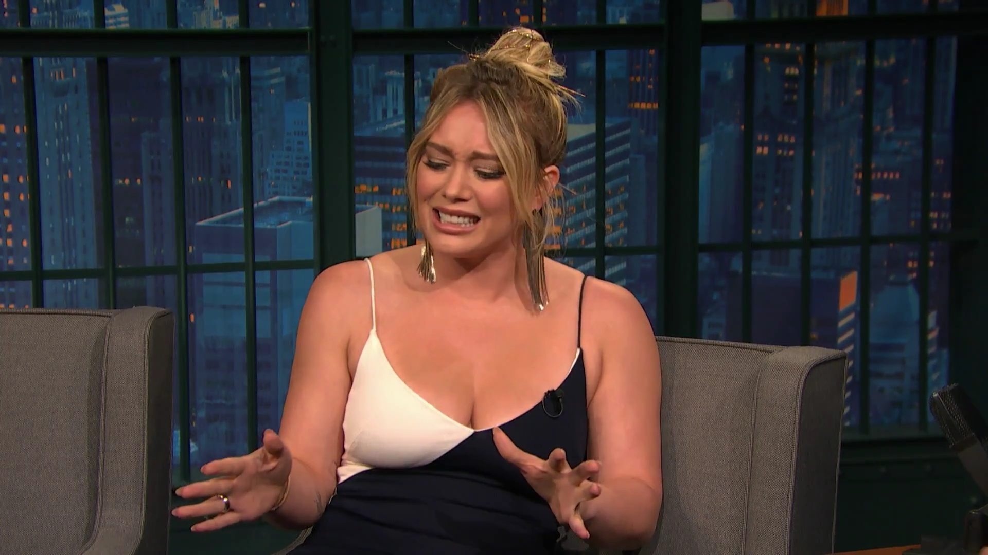 DailyDuff-dot-NL_2017LateNightWithSethMeyers0224.jpg