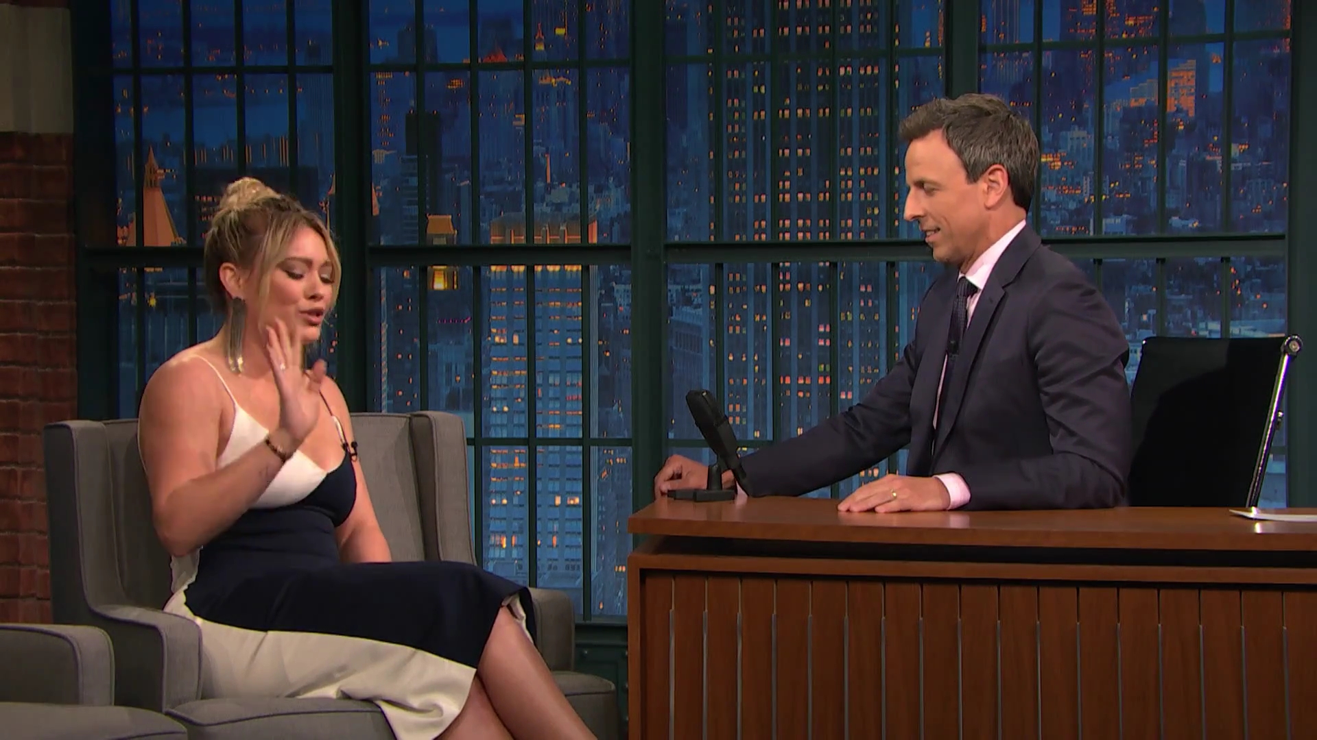 DailyDuff-dot-NL_2017LateNightWithSethMeyers0228.jpg