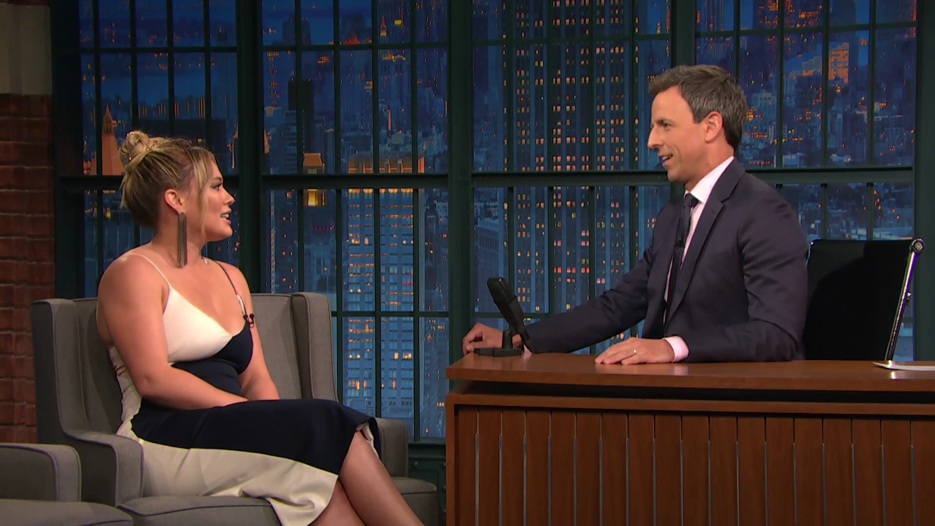 DailyDuff-dot-NL_2017LateNightWithSethMeyers0230.jpg