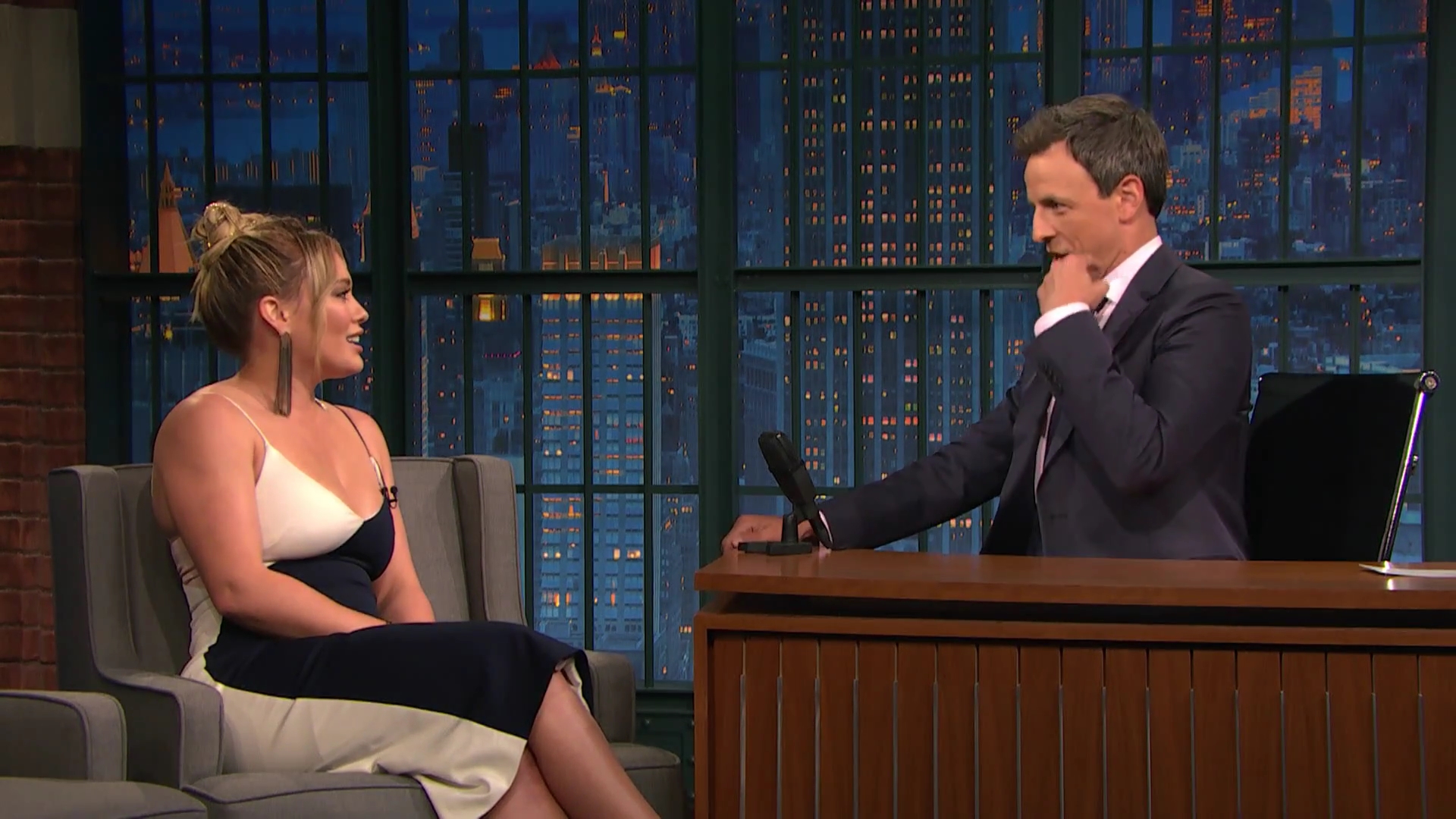 DailyDuff-dot-NL_2017LateNightWithSethMeyers0231.jpg