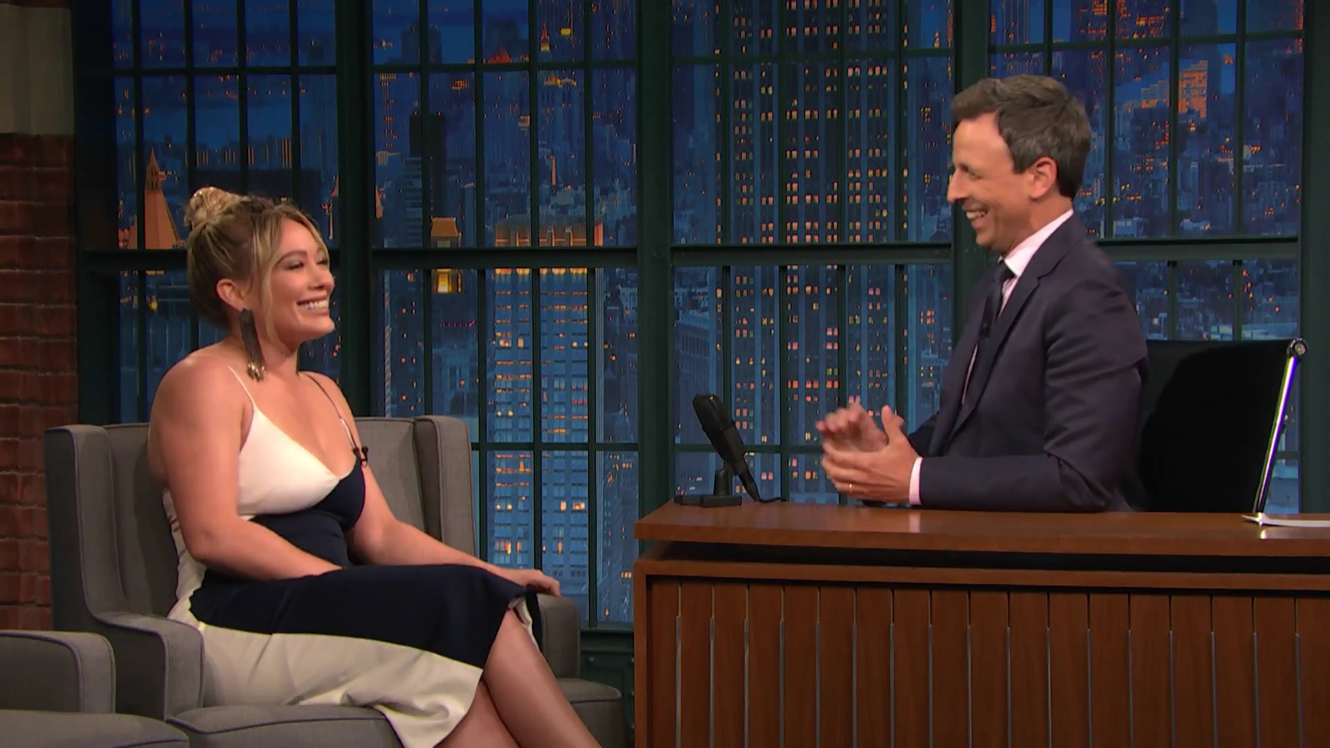 DailyDuff-dot-NL_2017LateNightWithSethMeyers0234.jpg