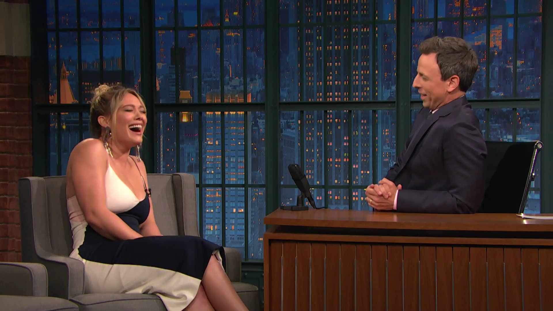 DailyDuff-dot-NL_2017LateNightWithSethMeyers0237.jpg