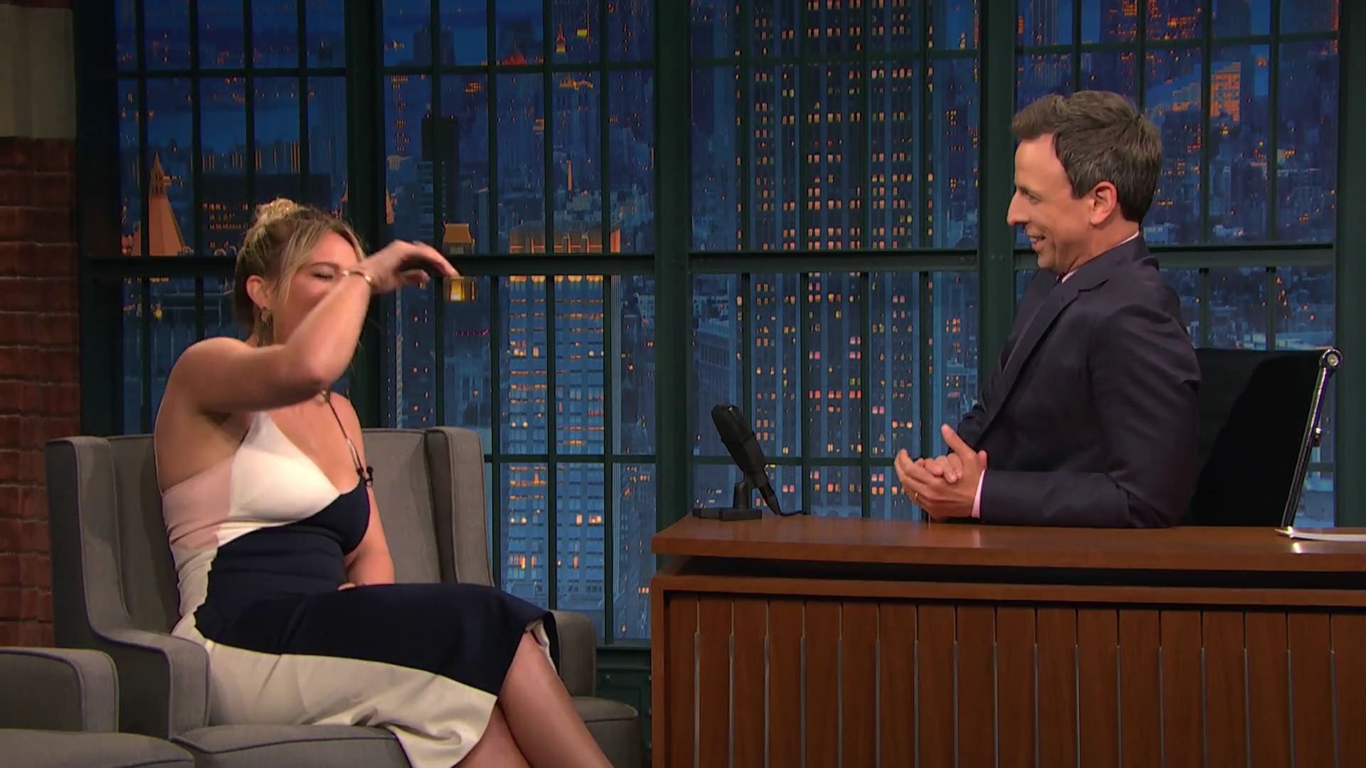 DailyDuff-dot-NL_2017LateNightWithSethMeyers0238.jpg