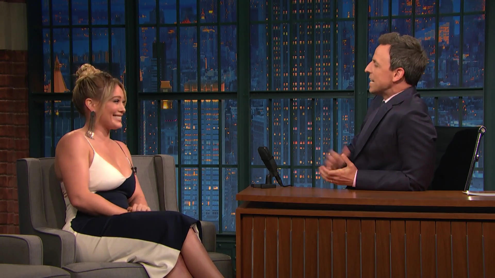 DailyDuff-dot-NL_2017LateNightWithSethMeyers0240.jpg