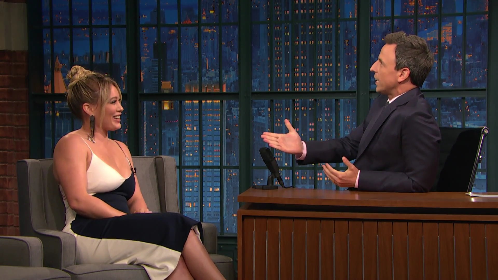DailyDuff-dot-NL_2017LateNightWithSethMeyers0241.jpg