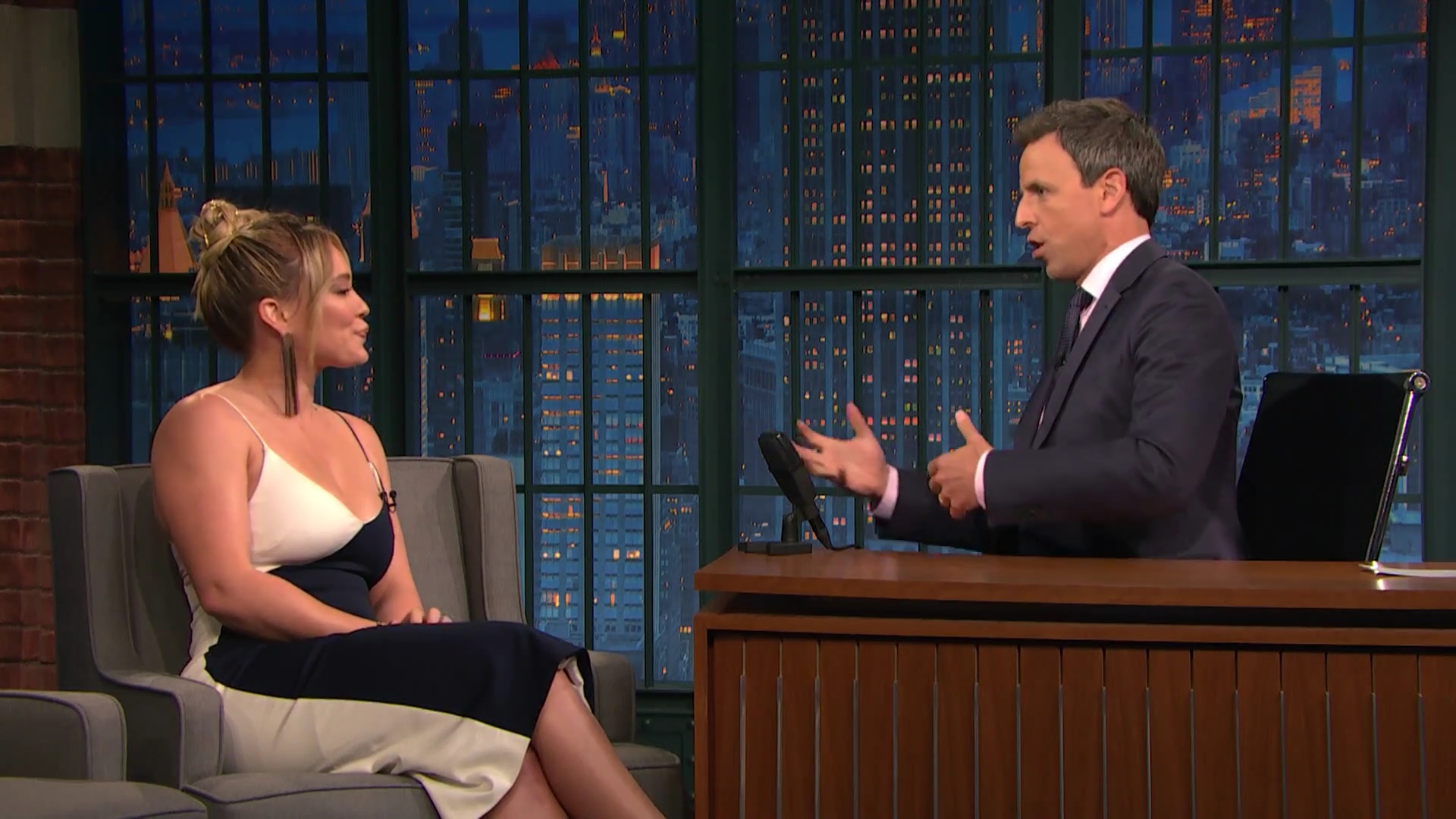 DailyDuff-dot-NL_2017LateNightWithSethMeyers0244.jpg
