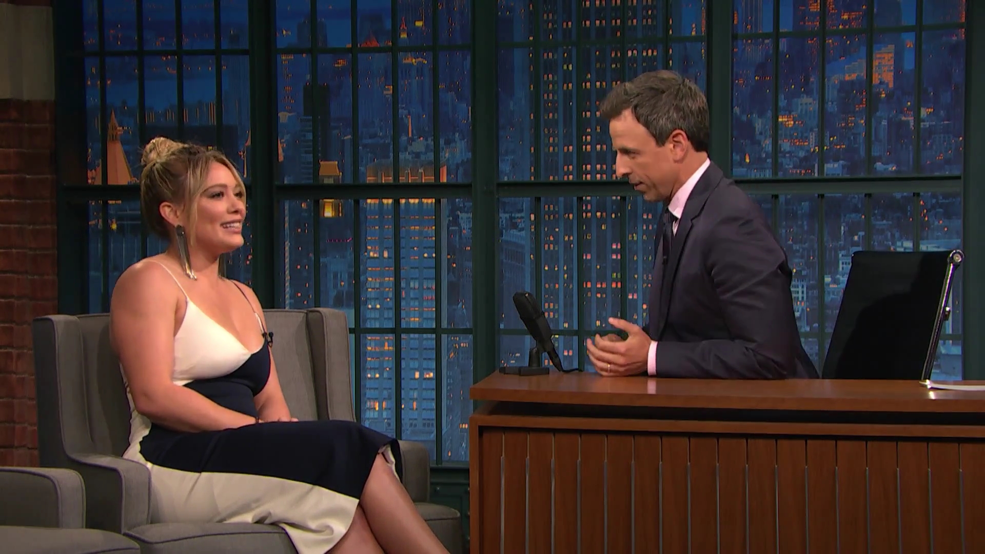 DailyDuff-dot-NL_2017LateNightWithSethMeyers0246.jpg